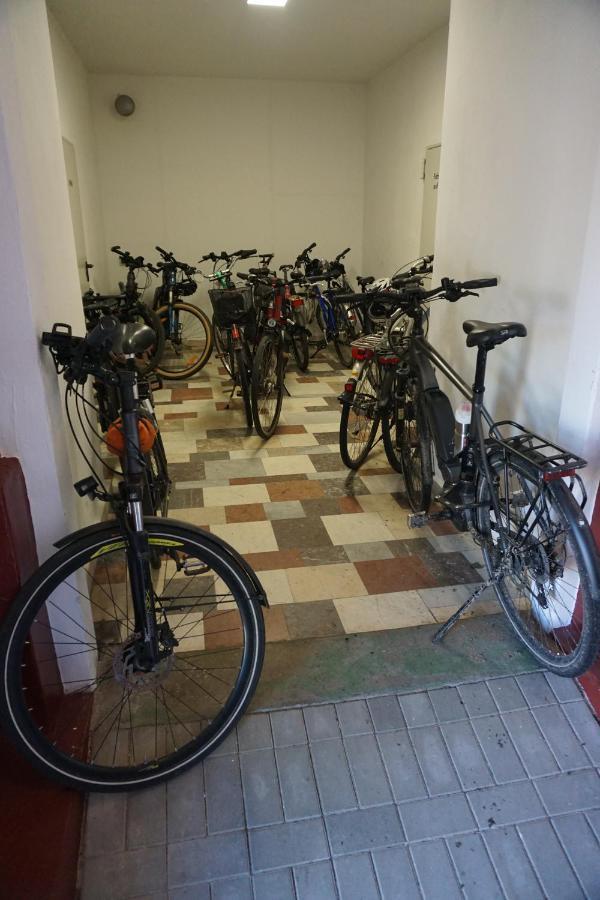 Hotel Am Bahnhof Waren  Ngoại thất bức ảnh