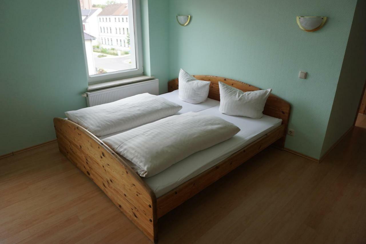 Hotel Am Bahnhof Waren  Ngoại thất bức ảnh