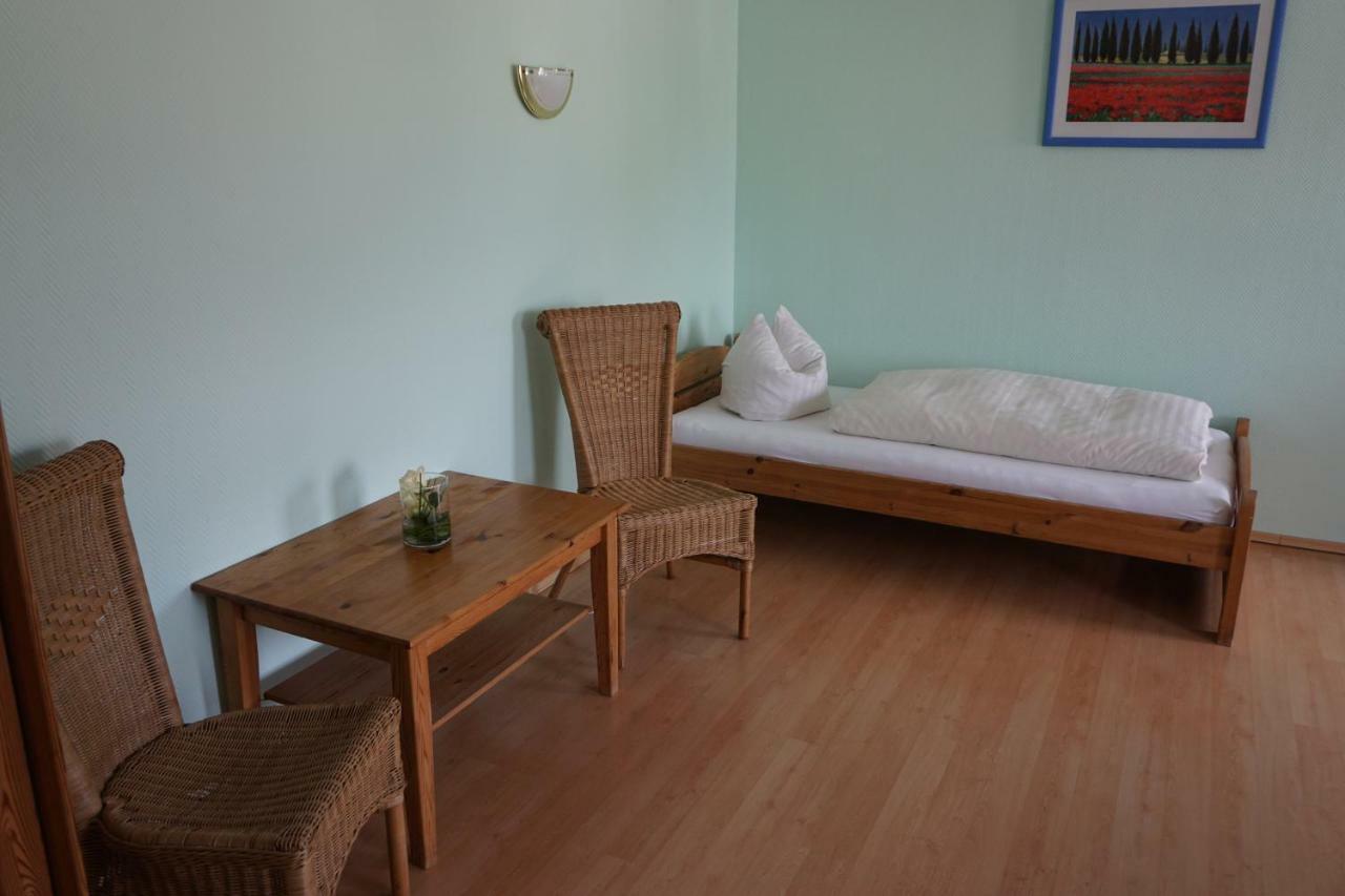 Hotel Am Bahnhof Waren  Ngoại thất bức ảnh
